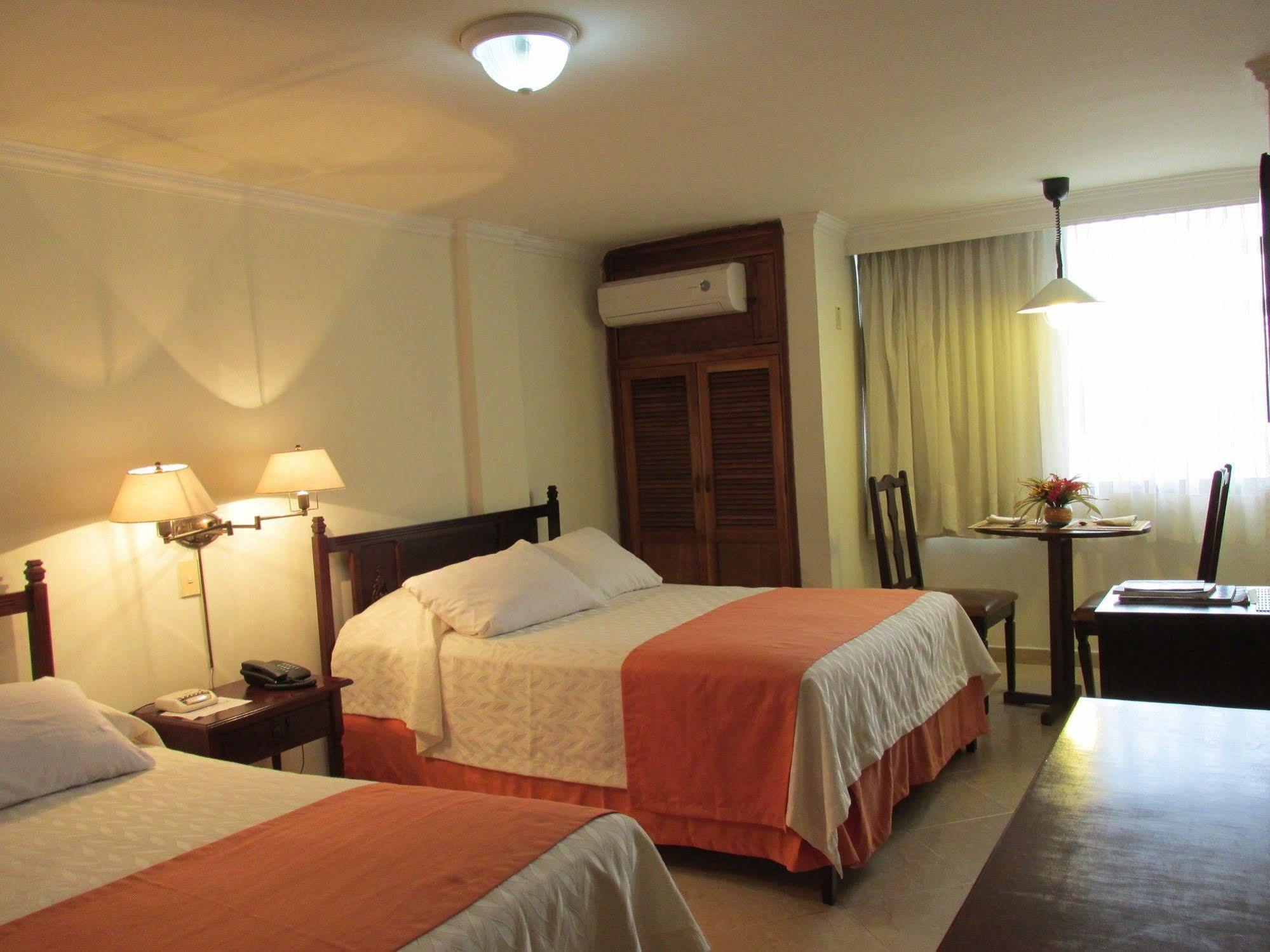 בארנקווילה Hotel Majestic מראה חיצוני תמונה